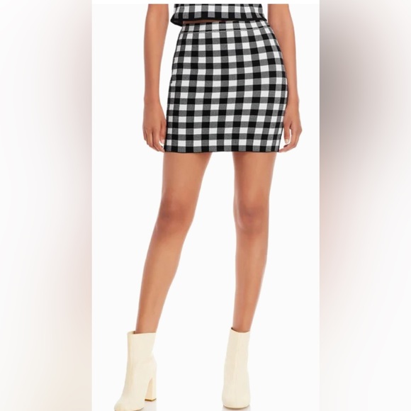 Aqua Dresses & Skirts - Aqua Knit‎ Plaid Mini Skirt Black/White Pull On size L